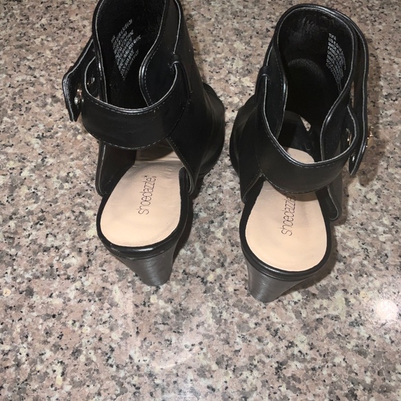 Shoe Dazzle Open Toe Black  Sandals Size 8.5 - Picture 3 of 5